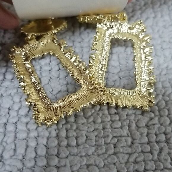 Women Vintage style Large Geometric Drop Dangle Gold Earrings - Picture 4 of 9